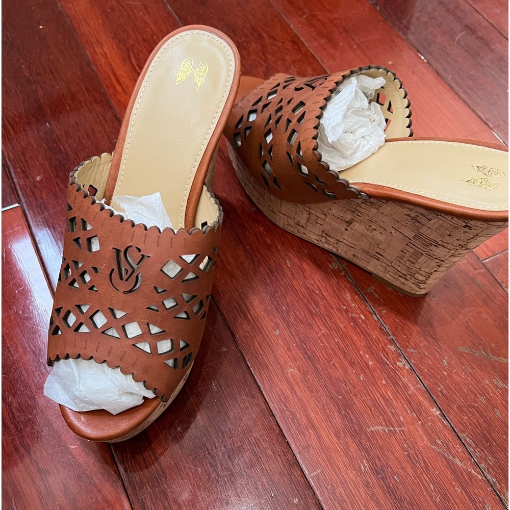 Women’s wedge heel